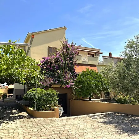 Apartament Dalmare *